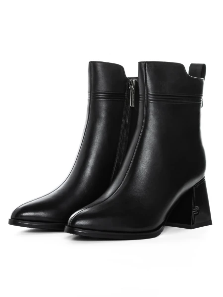 Nizki škornji z debelo peto K107-55-B81A Črna Jose Simon