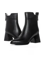 Nizki škornji z debelo peto K107-55-B81A Črna Jose Simon